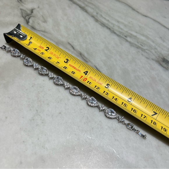 Teardrop Bracelet - Picture 7 of 8